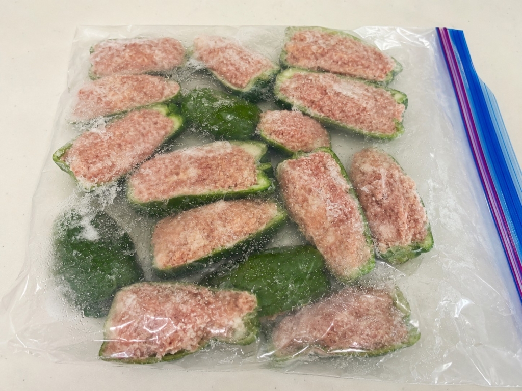 ピーマンの肉詰めをジップロックに入れて冷凍保存した手作り冷凍ストック